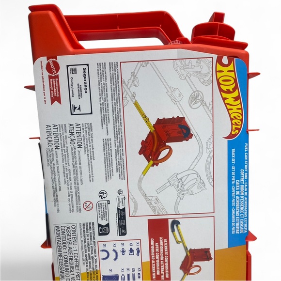 Hot Wheels Fuel Tank Stunt Tracks Playset - Picture 4 of 5